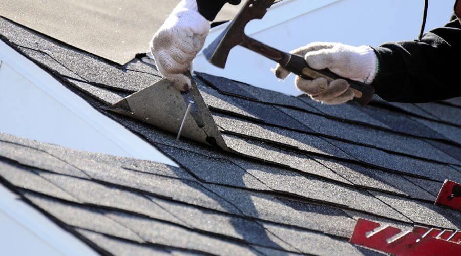 Professional gutter cleaning in Doyle, CA